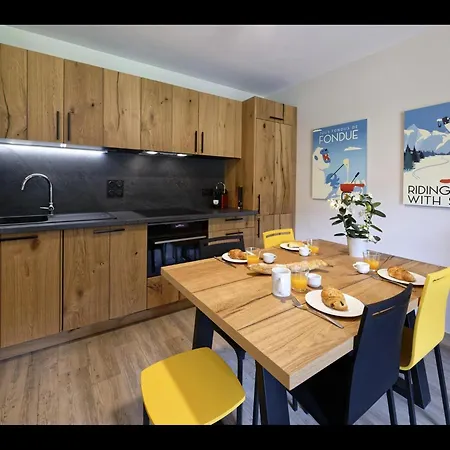 4 Pieces 8 Pers Vue Montagne * Samoens